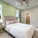 Hip Heights Home, 4Bd, Location