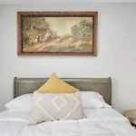 Unique Heights 1Br Apt Sleeps 4