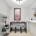 Unique Heights 1Br Apt Sleeps 4