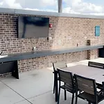 Luxe Mid-Downtown Apartment
