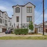 Spacious Houston Townhome About 5 Mi To Downtown!