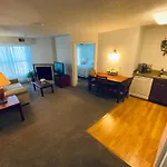 The Holistic Escape W/Fast Wifi & Free Parking