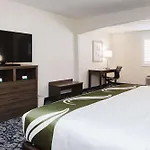 Quality Suites Houston Hobby Airport