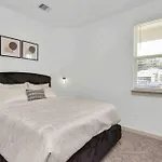 4Bedroom Escape - Near Med Center With Backyard