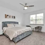 4Bedroom Escape - Near Med Center With Backyard