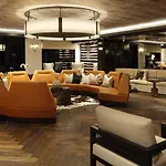 Modern And Comfy In Post Oak Galleria