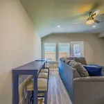 Stunning 3 Bedroom, 2 Bath Close To Everything!
