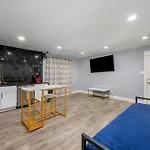 Modern Heights Apartment With Pool