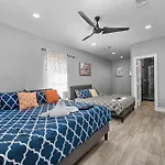 Spacious Galleria Apartment With Free Park