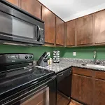 Rustic 1Br Apartment Near Medcenter-Uh-Nrg