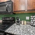 Rustic 1Br Apartment Near Medcenter-Uh-Nrg