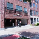 Luxurious One Bedroom One Bath Midtown