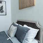 Luxurious One Bedroom One Bath Midtown