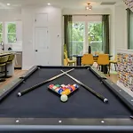 3Bd-Rooftop Movie Theater-Bbq-Retro Music Theme-Downtown 8Mins