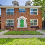 Central Houston Apartment With Furnished Patio!
