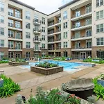 Apt In The Heart Of Dtwn Hou Free Parking