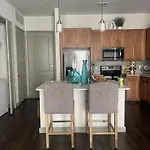 Apt In The Heart Of Dtwn Hou Free Parking