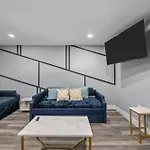 Charming 1Br Heights Apt With Pool And Free Park