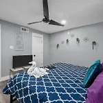 Charming 1Br Heights Apt With Pool And Free Park