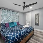Charming 1Br Heights Apt With Pool And Free Park