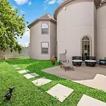 Luxuria Mini-Mansion Near Houston Downtown