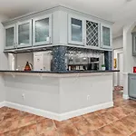 Luxuria Mini-Mansion Near Houston Downtown