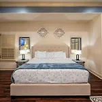 Walking Distance To Galleria Mall And River Oaks District Modern Home