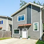Centrally Located Pet Friendly 3 Bedroom Haven