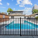 Spacious 1Br Galleria Apt With Pool & Free Park