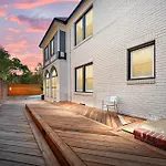 Charming And Cozy 2Br Apt - Close To Downtown