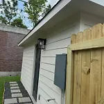 Spacious 1 Bdrm Studio Montrose