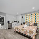 Chic Studio Apt In Central Houston With Free Park