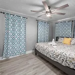 Modern & Spacious 3Br Retreat On Prime Location