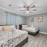 Modern & Spacious 3Br Retreat On Prime Location