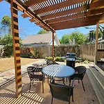 Cute & Quiet Garage Apt Home