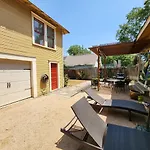 Cute & Quiet Garage Apt Home