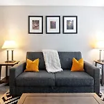 Contemporary 2Br Near Downtown Houston