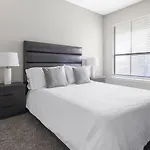 Landing At The Milano - 1 Bedroom In Briar Forest