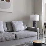 Landing At The Milano - 1 Bedroom In Briar Forest