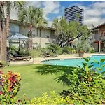 Walking Distance Galleria Condo 2Br 2Ba Pool