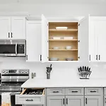 2 Homes Sleeps 18 Near Downtown Fully Gated With Parking