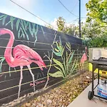 South Houston Townhome With Patio And Gas Grill!
