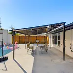 Pickleball Paradise Retreat - 4 Bedrooms, 2,5 Baths - Houston Downtown, Houston Heights - Pickleball And Basketball Court, Pool, Minigolf, Karaoke, Fire Pit, Bbq, Billiards, Ping Pong, Hockey, King Bed