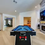Pickleball Paradise Retreat - 4 Bedrooms, 2,5 Baths - Houston Downtown, Houston Heights - Pickleball And Basketball Court, Pool, Minigolf, Karaoke, Fire Pit, Bbq, Billiards, Ping Pong, Hockey, King Bed