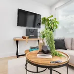 Modern 3Br Near Minute Maid Ensuite & Balcony