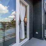 Modern 3Br Near Minute Maid Ensuite & Balcony