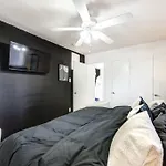 1 Bedroom Getaway In Houston
