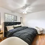 1 Bedroom Getaway In Houston