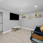 Comfy 2Br In Prime Spot With Free Parking And Pool