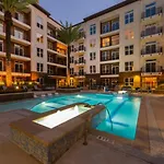 Downtown Apt Free Parking - Pool - Gym - Fully Kitchen
